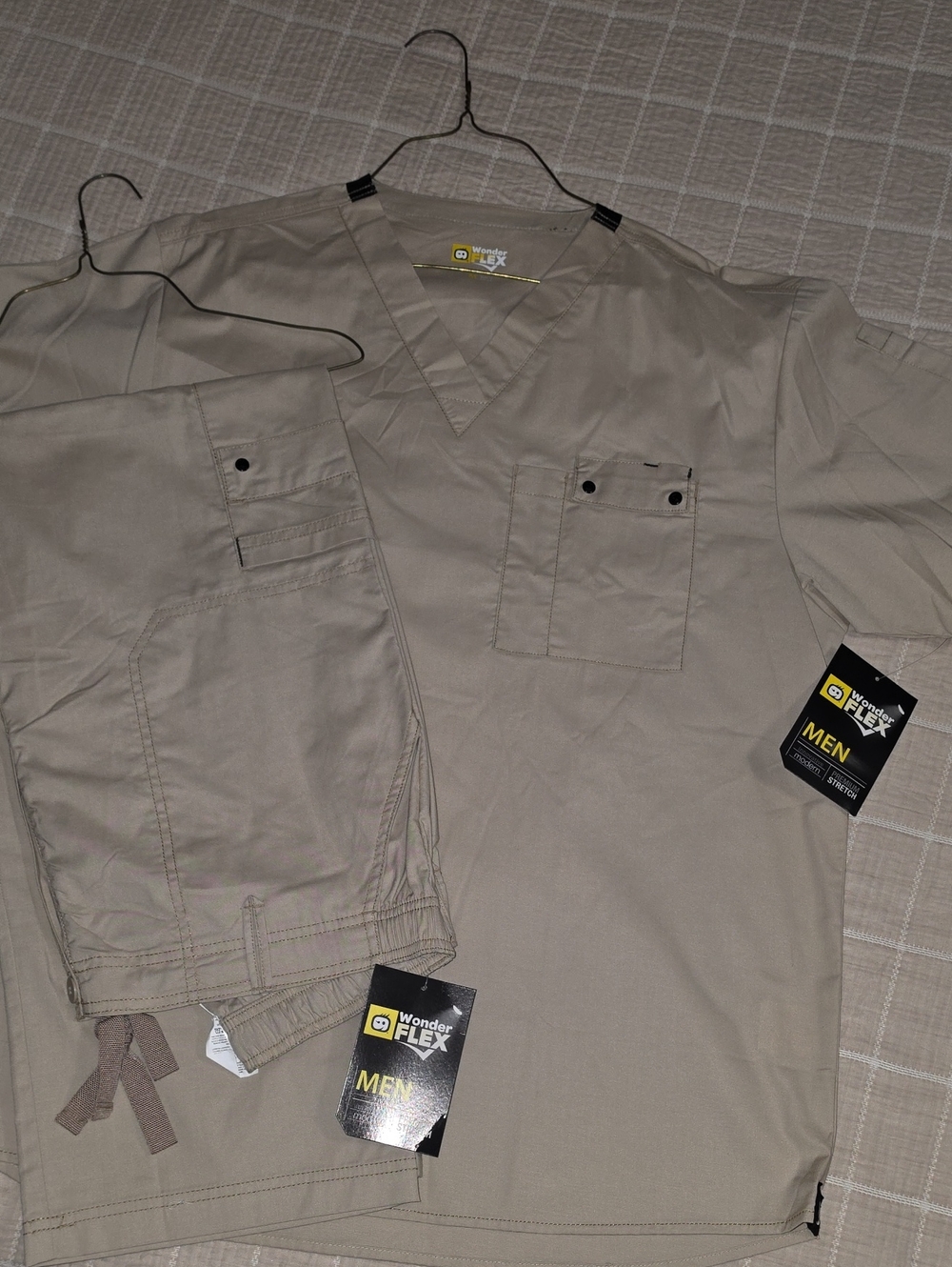 WonderFLEX Men’s Tan Scrub Set - V-Neck Top & Drawstring Pants